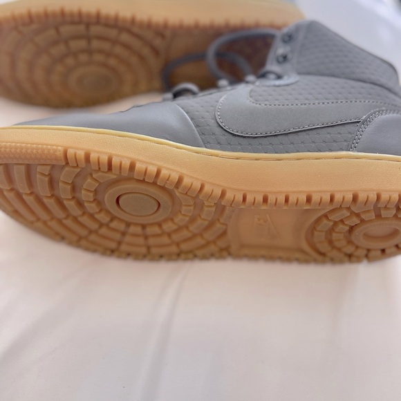 Nike - Picture 7 of 11